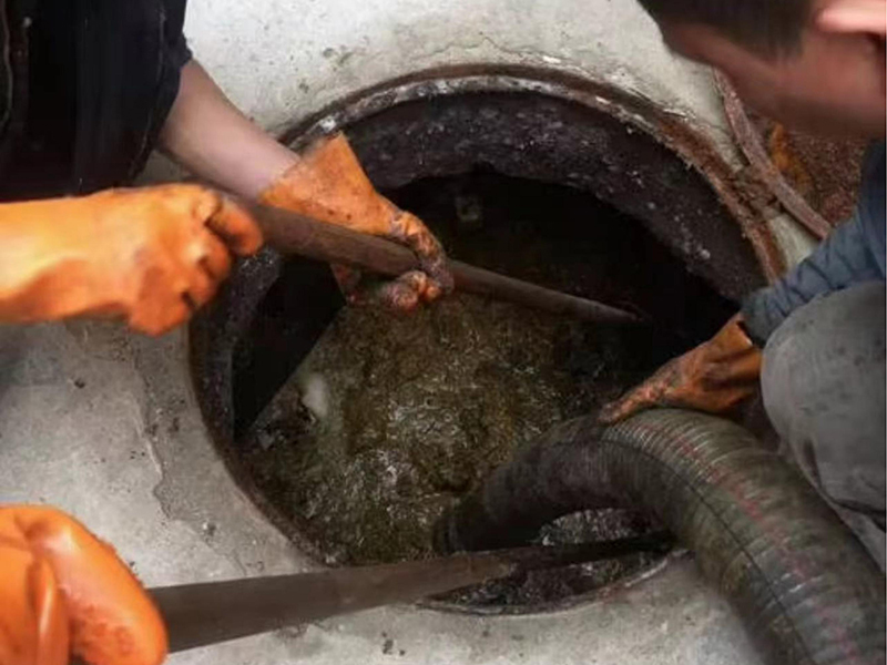 吐鲁番清理化粪池时如何避免沼气的危害?